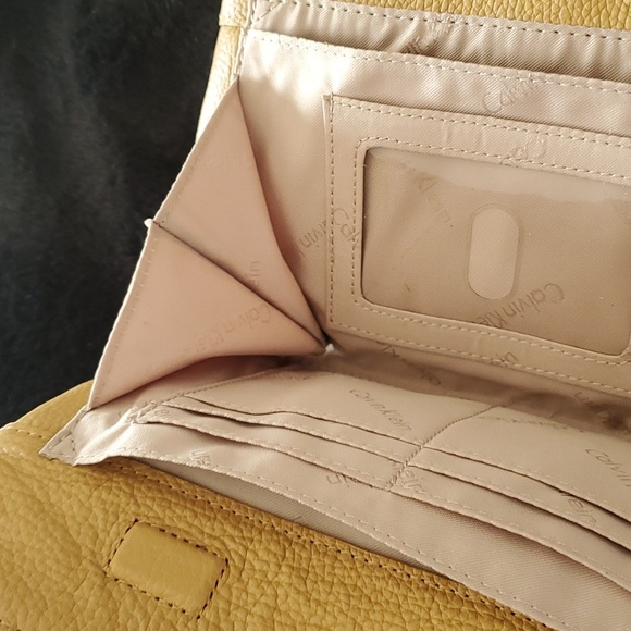 Calvin Klein camel multi compartment crossbody - Picture 5 of 15